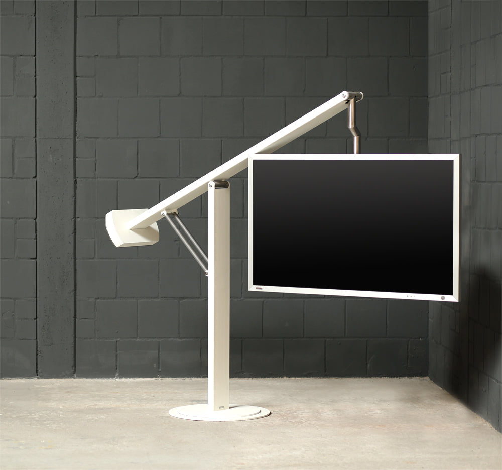 TV-stand balance art131