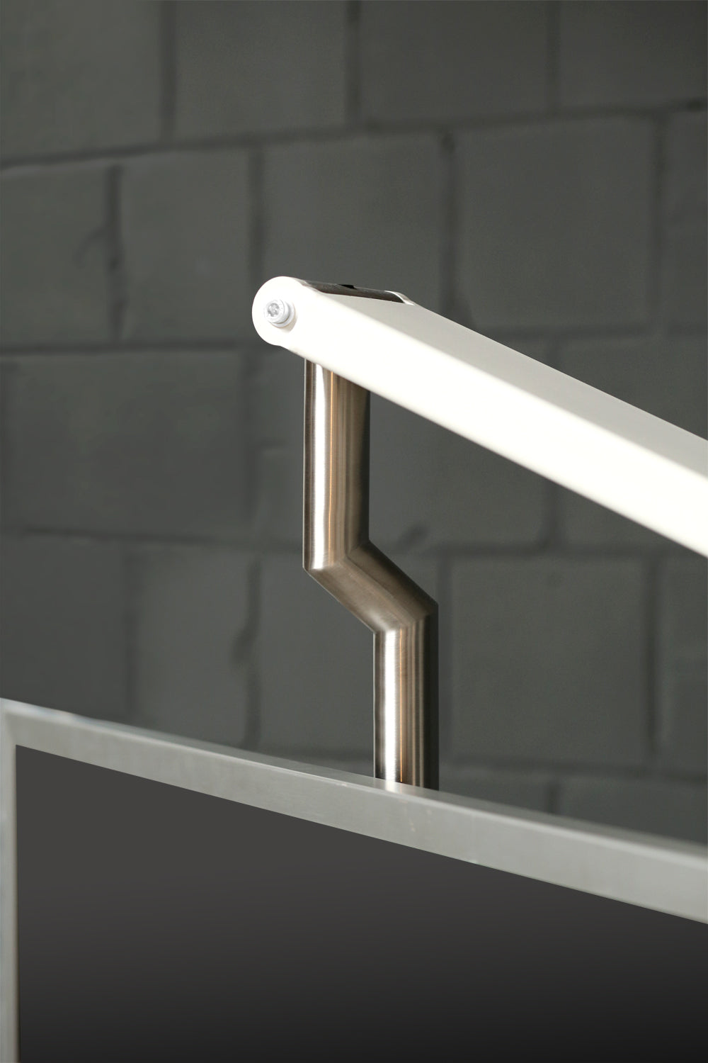 TV-stand balance art131